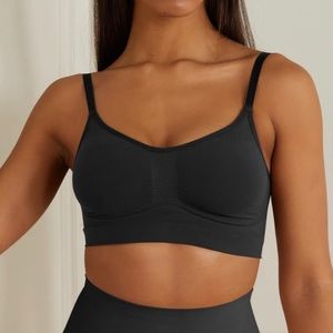 SKIMS
Seamless Sculpt Sculpting bra